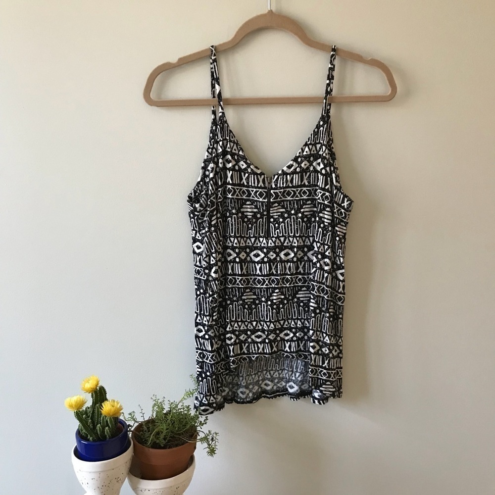 EUC  Silence & Noise Black White Geo Tank Sz M​​​​​​​